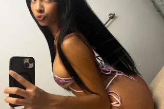 new secy💋 thick hot bombshell ... - Image 3